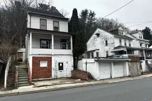 531 Peacock St, Pottsville, PA 17901 - Photo 1