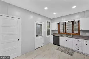 320 Spring Garden St, Pottsville, PA 17901 - Photo 11