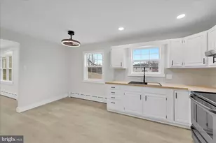 1024 Pine St, Pottsville, PA 17901 - Photo 9