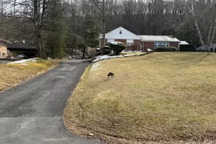 1527 Oak Rd, Pottsville, PA 17901 - Photo 1