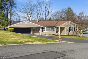 115 Mahantongo Dr, Pottsville, PA 17901 - Photo 3