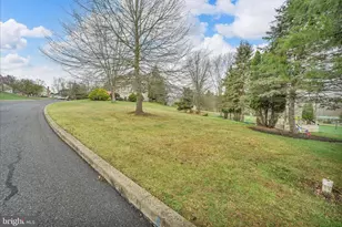 1004 Ridgeview Dr, Orwigsburg, PA 17961 - Photo 3