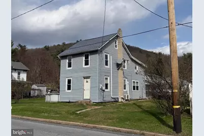 412 E Railroad Avenue, New Ringgold, PA 17960 - Photo 1