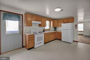 555 Honeysuckle Ct, Pine Grove, PA 17963 - Photo 5