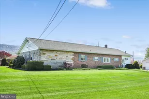 214 W Maple St, Valley View, PA 17983 - Photo 33