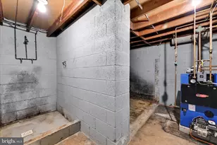 214 W Maple St, Valley View, PA 17983 - Photo 27
