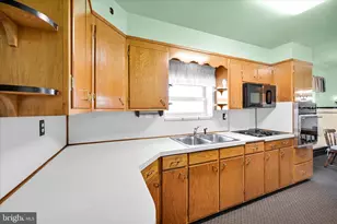 214 W Maple St, Valley View, PA 17983 - Photo 15