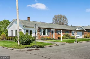 214 W Maple St, Valley View, PA 17983 - Photo 3