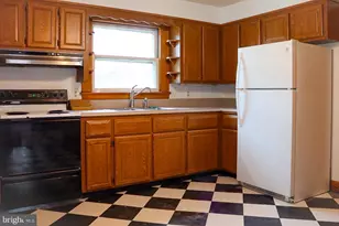 301 W Main St, Valley View, PA 17983 - Photo 37