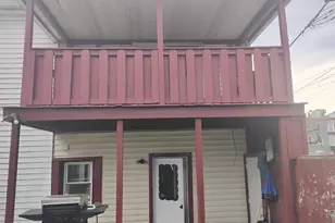 21 E Centre St, Shenandoah, PA 17976 - Photo 3