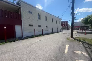 21 E Centre St, Shenandoah, PA 17976 - Photo 5