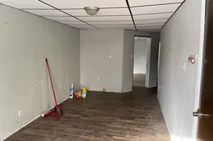 225 W Centre St, Shenandoah, PA 17976 - Photo 3