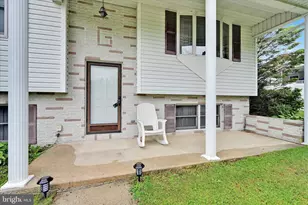 2001 Chestnut St, Pottsville, PA 17901 - Photo 3
