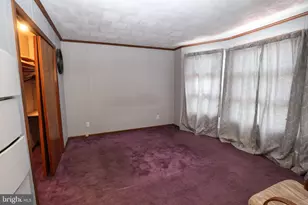 320 W New York St, Shenandoah, PA 17976 - Photo 17