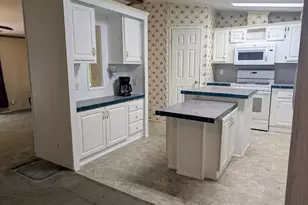 180 St Clair Ave, Pottsville, PA 17901 - Photo 17