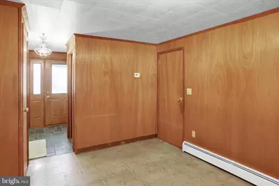 512 W Nicholas Street, Frackville, PA 17931 - Photo 5