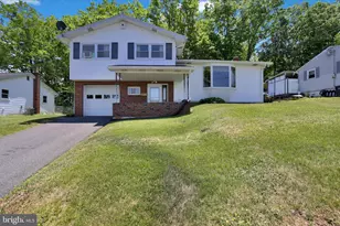 512 W Nicholas St, Frackville, PA 17931 - Photo 1