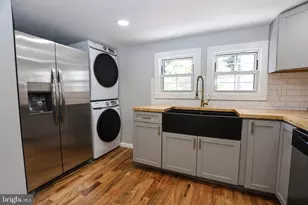 562 Peacock St, Pottsville, PA 17901 - Photo 9
