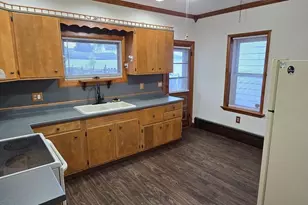 325 W Spring St, Frackville, PA 17931 - Photo 5