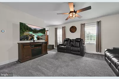 803 Pinewood Drive, Pottsville, PA 17901 - Photo 7