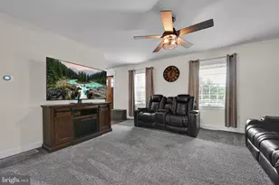 803 Pinewood Dr, Pottsville, PA 17901 - Photo 7