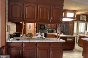 320 S 3rd St, Frackville, PA 17931 - Photo 33