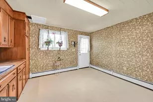 230 S Middle St, Frackville, PA 17931 - Photo 9