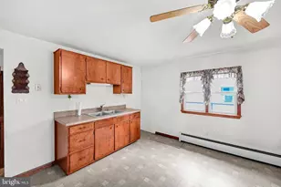 212 N Nichols St, Saint Clair, PA 17970 - Photo 15