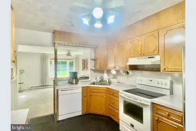 530 W Nicholas Street, Frackville, PA 17931 - Photo 25