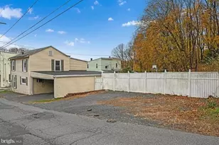 901 Fairview St, Pottsville, PA 17901 - Photo 23