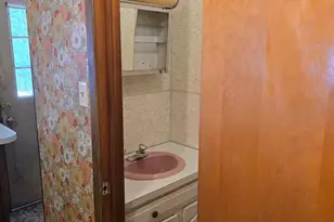 216 W Centre St, Shenandoah, PA 17976 - Photo 5