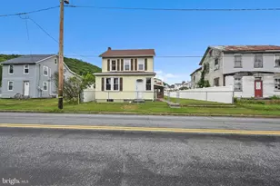 408 E Railroad Ave, New Ringgold, PA 17960 - Photo 1