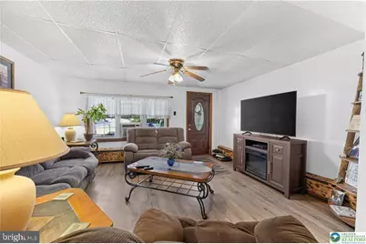 212 W Walnut Street, Pottsville, PA 17901 - Photo 5