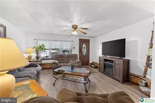 212 W Walnut St, Pottsville, PA 17901 - Photo 5
