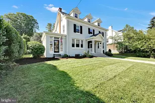 1805 Mahantongo St, Pottsville, PA 17901 - Photo 3