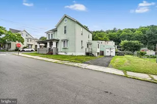 999 E Norwegian St, Pottsville, PA 17901 - Photo 3