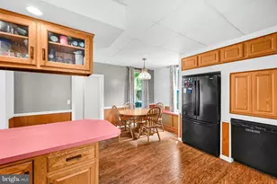 999 E Norwegian St, Pottsville, PA 17901 - Photo 13