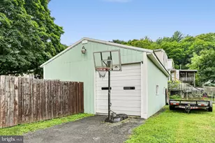 999 E Norwegian St, Pottsville, PA 17901 - Photo 33