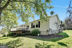 1290 Running Deer Dr, Auburn, PA 17922 - Photo 9