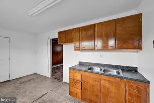 708 W Maple St, Valley View, PA 17983 - Photo 31