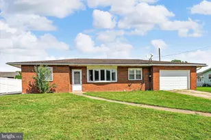 708 W Maple St, Valley View, PA 17983 - Photo 39