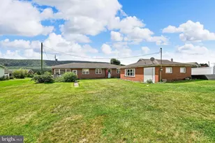 708 W Maple St, Valley View, PA 17983 - Photo 7