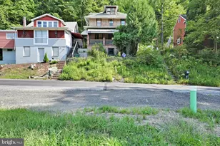 900 Garfield Ave, Pottsville, PA 17901 - Photo 3