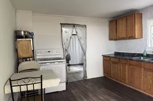 573 Peacock St, Pottsville, PA 17901 - Photo 5