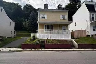 573 Peacock St, Pottsville, PA 17901 - Photo 1