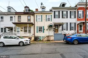 807 W Norwegian St, Pottsville, PA 17901 - Photo 1