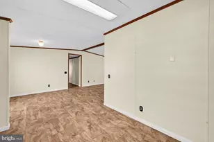 319 N Chestnut St, Shenandoah, PA 17976 - Photo 9