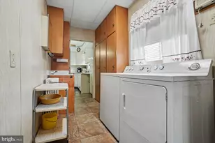 1022 W Main St, Valley View, PA 17983 - Photo 9