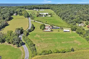 277 Sycamore Ln, New Ringgold, PA 17960 - Photo 3