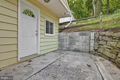 1023 W Schuylkill Avenue, Pottsville, PA 17901 - Photo 9